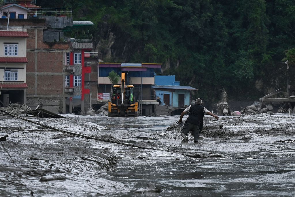 尼泊尔山洪死亡人数升至165人 826人失踪