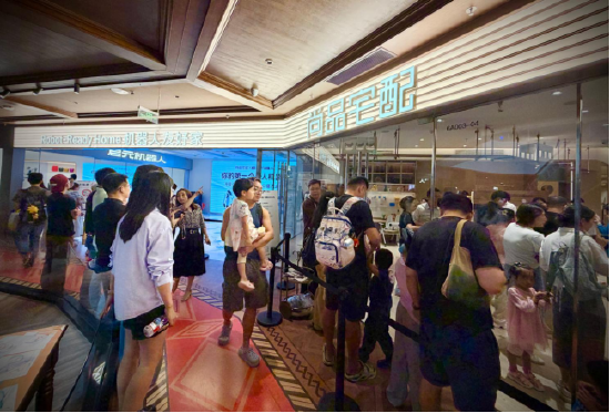 尚品宅配与上纬新材启元机器人成立合资公司，全球首个“机器人友好家	”实景店态同步落地