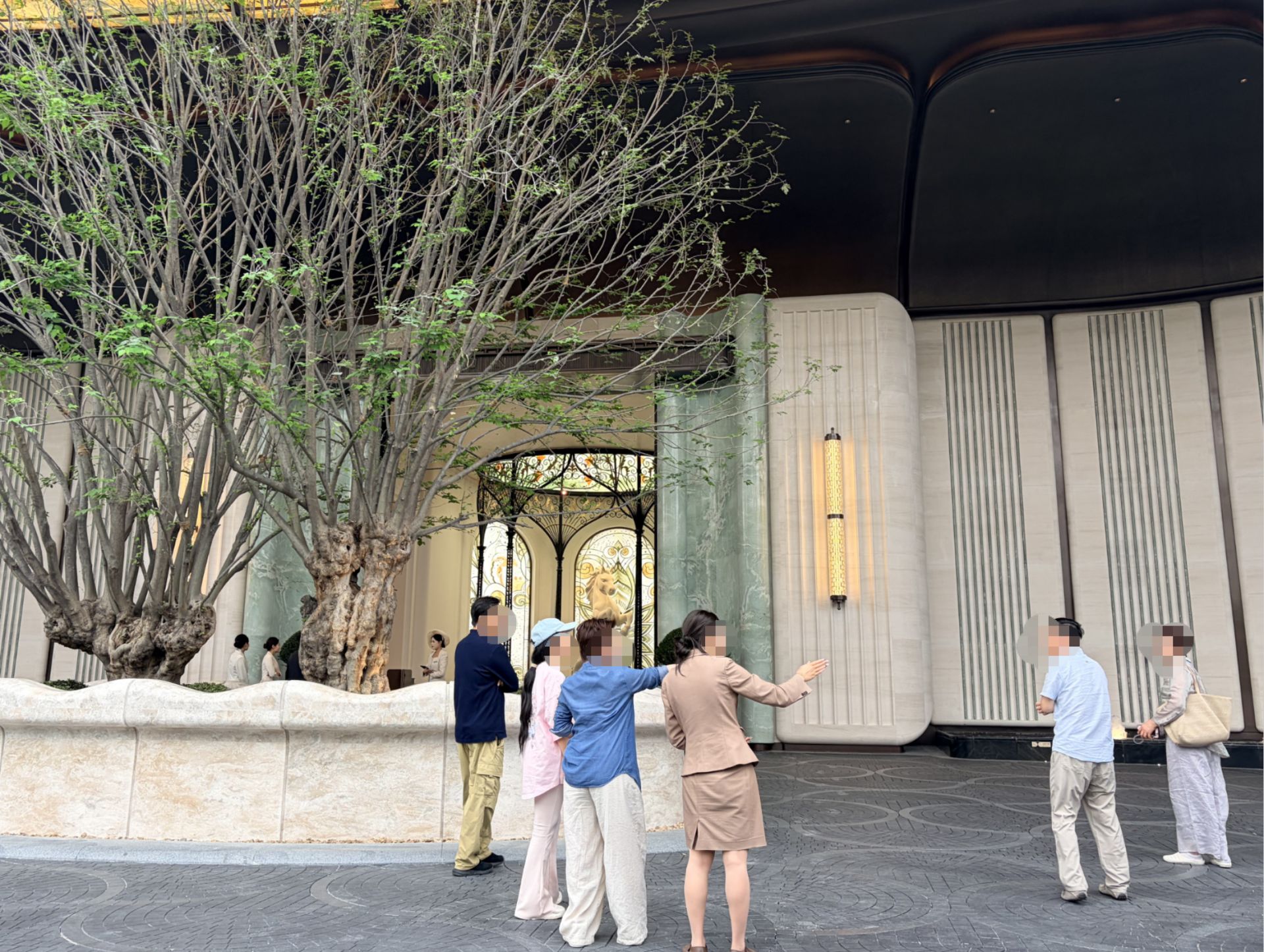 实探国庆假期上海楼市：全家出动看房成风，有项目3天销售额超2亿元